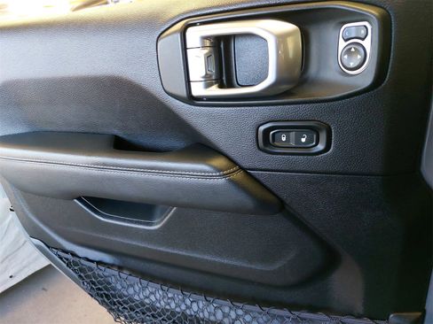 Used 2020 Jeep Gladiator Overland image 33