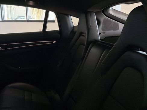 Used 2020 Porsche Panamera RWD image 13