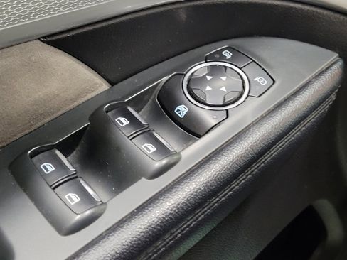 Used 2017 Ford Explorer XLT w/ Equipment Group 202A AWD/4WD image 27