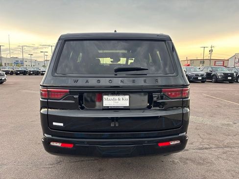 Used 2023 Jeep Wagoneer Series II AWD/4WD image 6