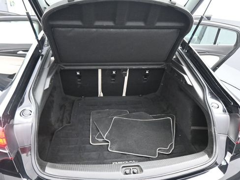 Used 2019 Buick Regal Avenir w/ Driver Confidence Package II FWD image 40