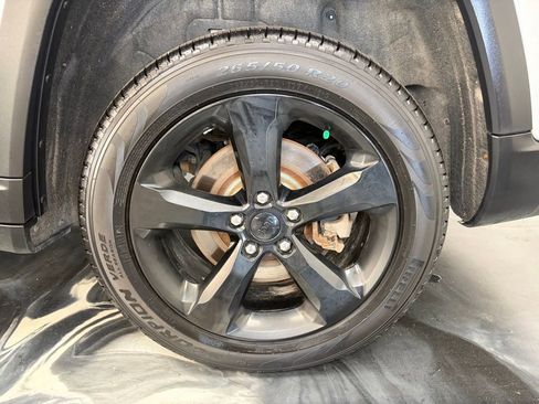 Used 2022 Jeep Grand Cherokee L Laredo AWD/4WD image 24