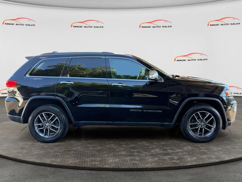 Used 2017 Jeep Grand Cherokee Limited AWD/4WD image 6