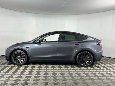 Used 2023 Tesla Model Y Performance image 9