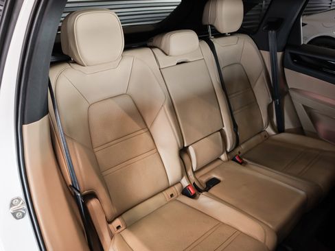 Certified 2023 Porsche Cayenne image 6