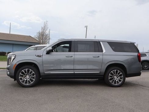 New 2026 GMC Yukon XL Denali w/ Sun & Power Step Package AWD/4WD image 4