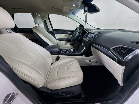 Used 2019 Ford Edge Titanium FWD image 35