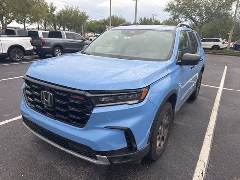 Used 2023 Honda Pilot TrailSport image 3