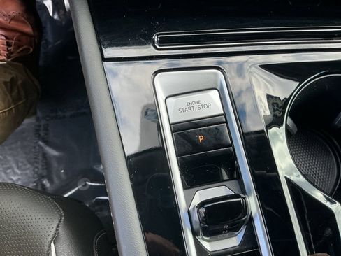 Certified 2025 Volkswagen Atlas SEL Premium R-Line image 23