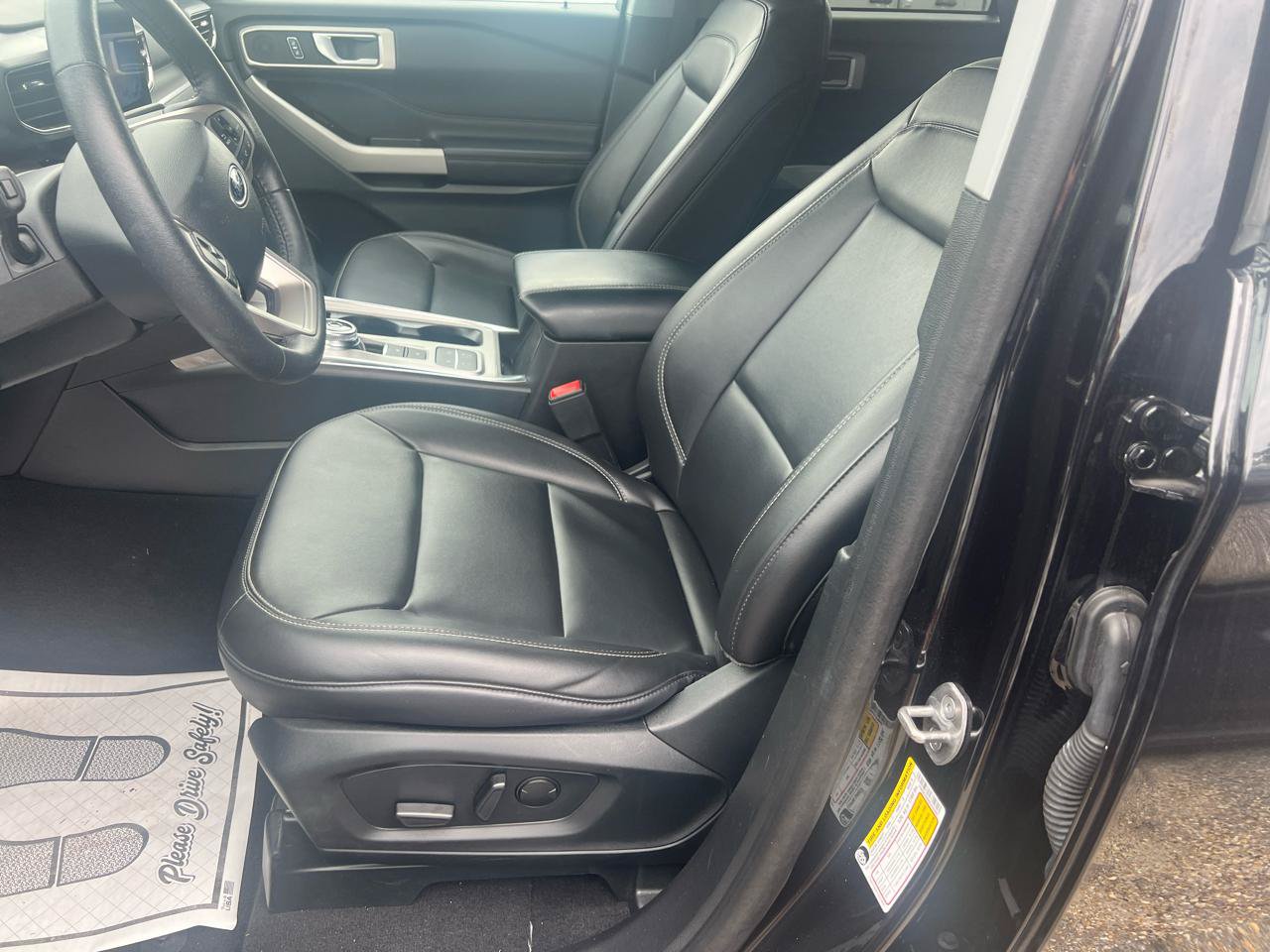 Used 2024 Ford Explorer XLT w/ Equipment Group 202A RWD image 10