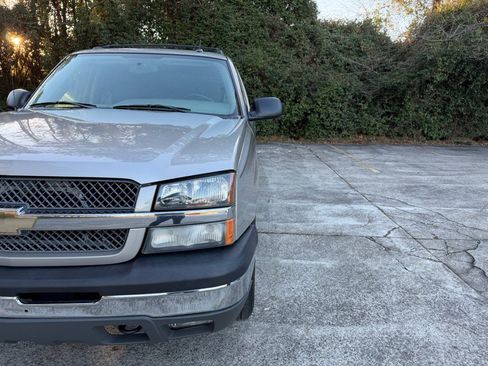 Used 2004 Chevrolet Avalanche Z66 w/ Preferred Equipment Group image 14