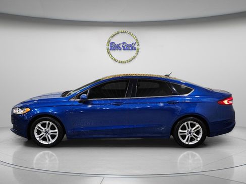 Used 2018 Ford Fusion SE w/ Fusion SE Technology Package image 3