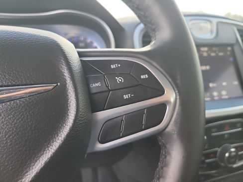 Used 2022 Chrysler 300 Touring w/ Sport Appearance Package AWD/4WD image 28