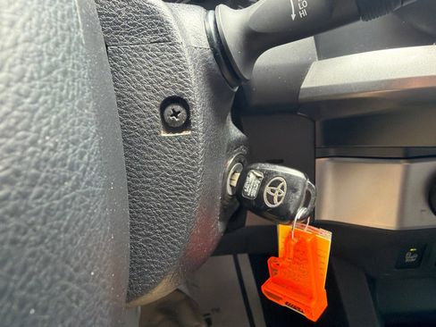 Used 2020 Toyota Tacoma SR5 w/ Technology Package AWD/4WD image 17