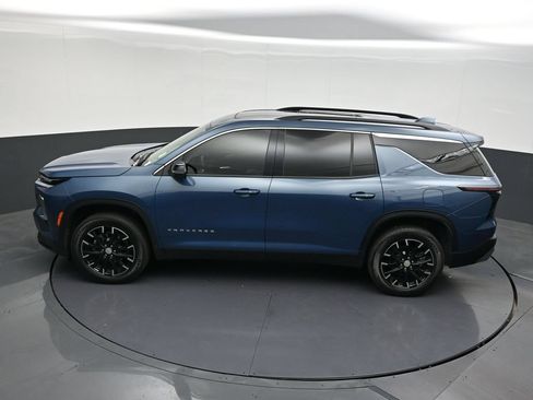 Used 2025 Chevrolet Traverse LT w/ Sun and Wheel Package FWD image 18