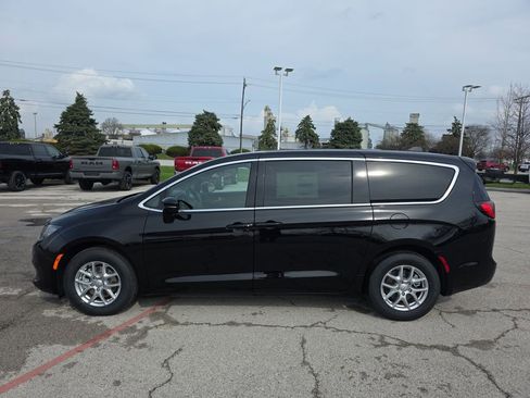 New 2026 Chrysler Voyager LX FWD image 4