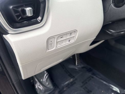 Used 2023 Kia Sorento SX Prestige image 23