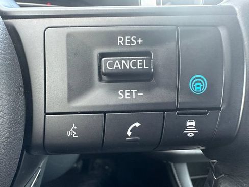 Used 2025 Nissan Pathfinder SV AWD/4WD image 14