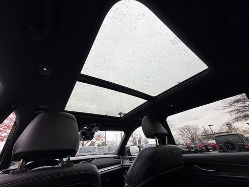 Certified 2023 Jeep Grand Cherokee L Overland image 32