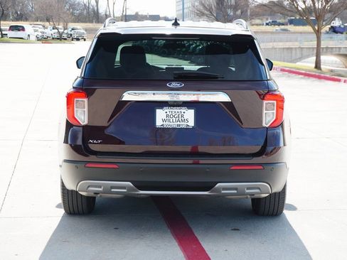 Used 2023 Ford Explorer XLT w/ Equipment Group 202A image 4