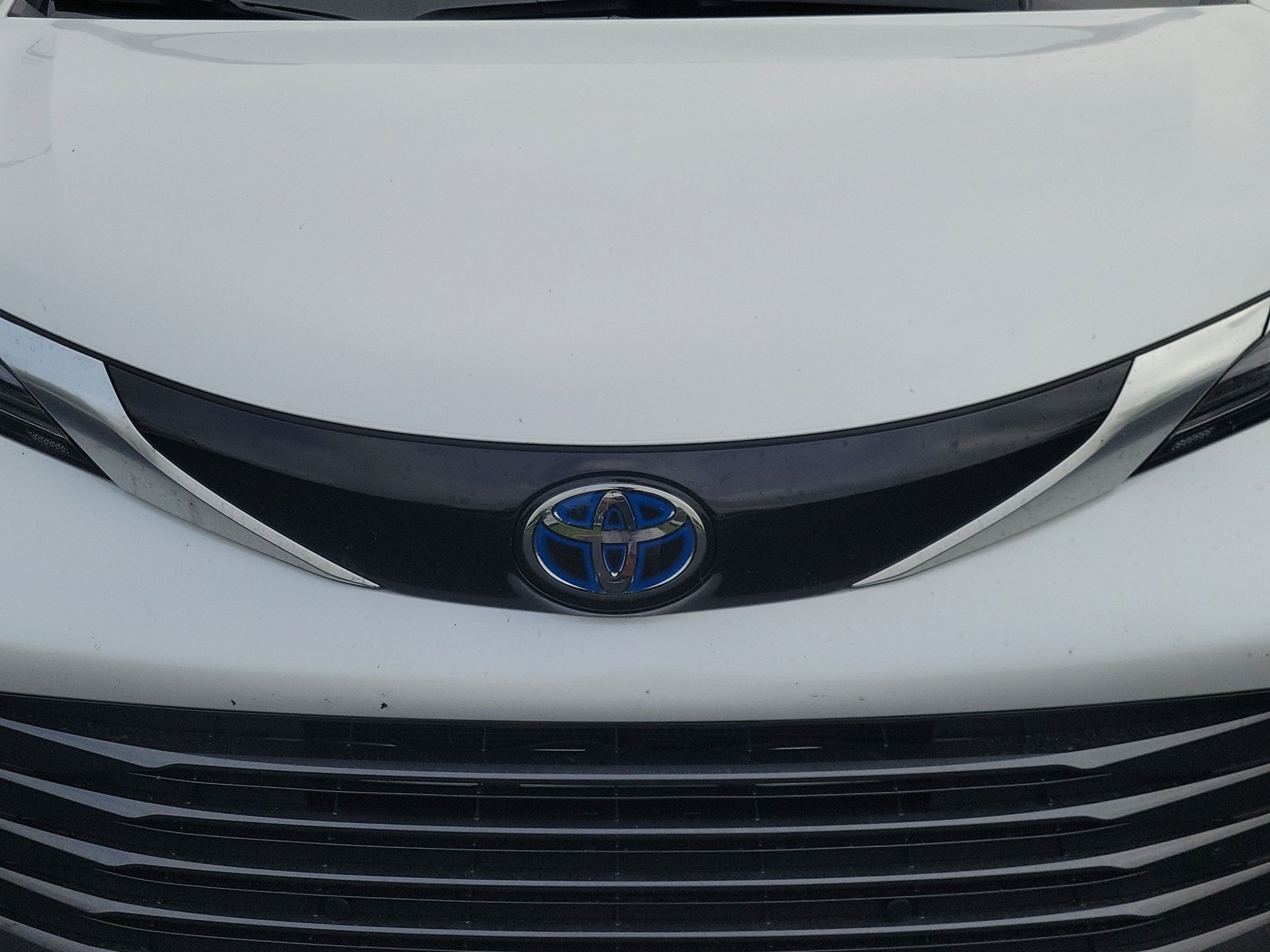 Certified 2025 Toyota Sienna Limited FWD image 13