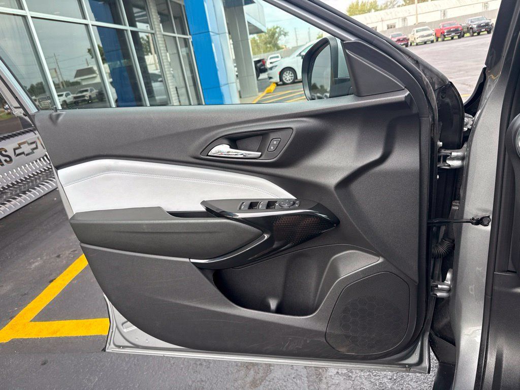 Used 2026 Chevrolet Trax LT FWD image 15