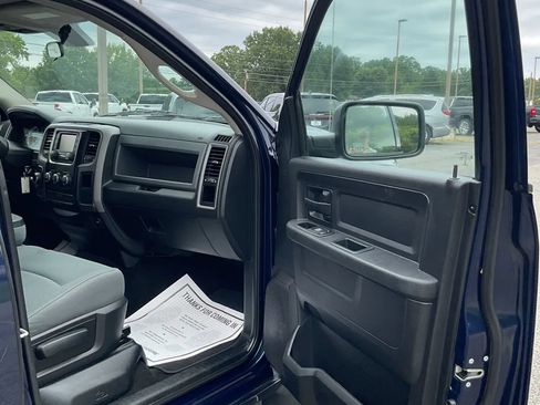 Used 2017 RAM 1500 Express AWD/4WD image 30