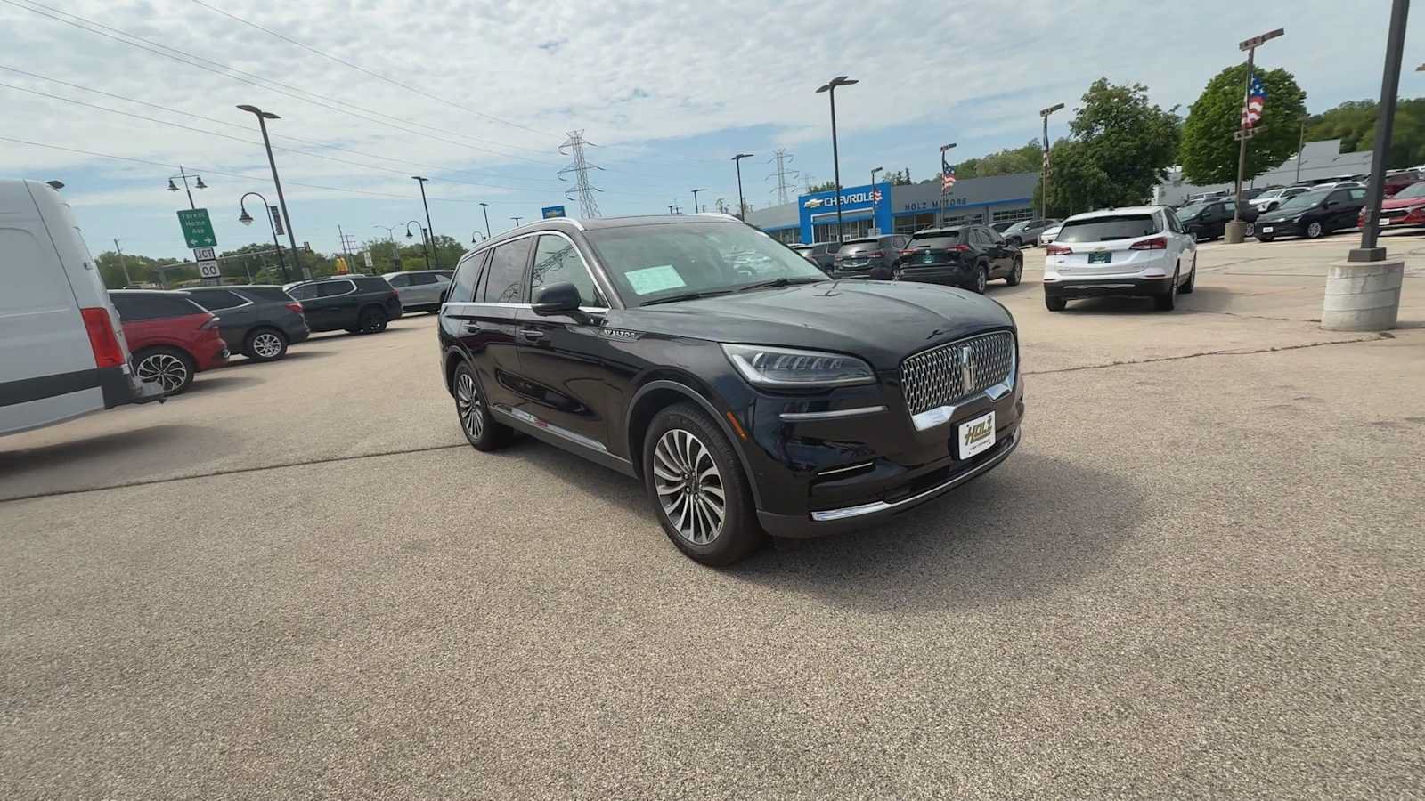 Used 2024 Lincoln Aviator Reserve AWD/4WD image 2