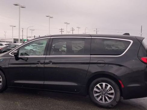Used 2024 Chrysler Pacifica Limited FWD image 7