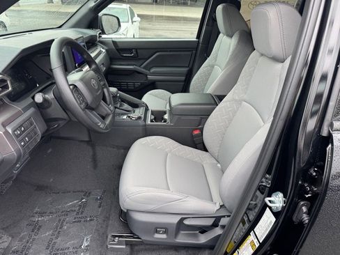 Used 2025 Toyota Tacoma SR5 AWD/4WD image 9