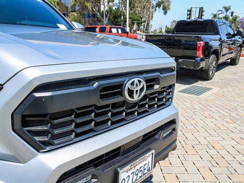Used 2025 Toyota Tacoma TRD Off-Road AWD/4WD image 6