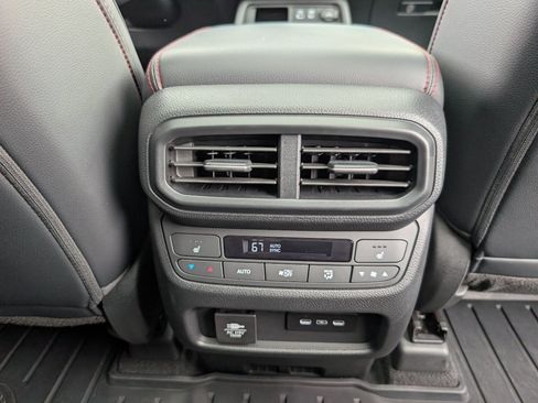 Used 2025 Honda Pilot Black Edition image 9