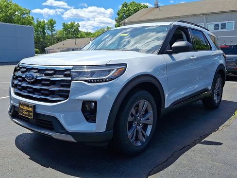 New 2026 Ford Explorer Active w/ Active Comfort Package AWD/4WD image 2