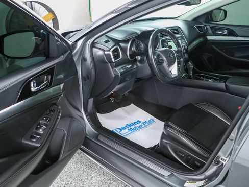 Used 2022 Nissan Maxima SV w/ Floor Mat Group FWD image 3