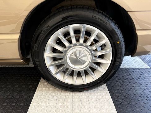 Used 2005 Ford Thunderbird RWD image 12