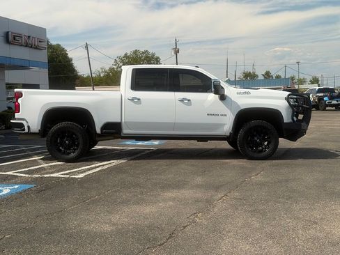 Used 2022 Chevrolet Silverado 2500 High Country w/ Z71 Off-Road Package AWD/4WD image 4