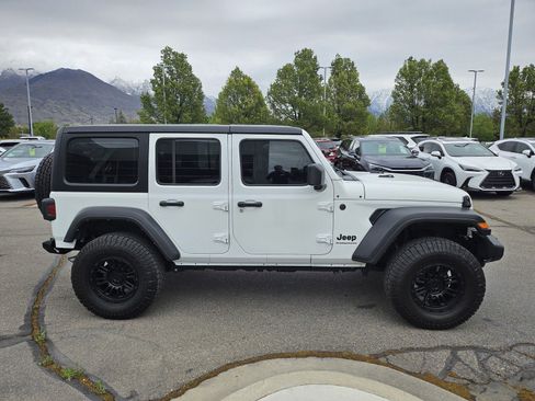 Used 2024 Jeep Wrangler Unlimited Sport AWD/4WD image 4