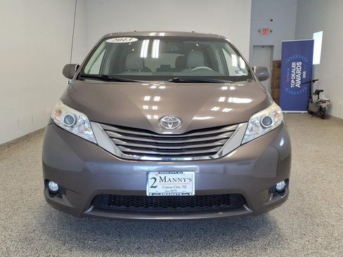 Used 2013 Toyota Sienna XLE AWD/4WD image 2