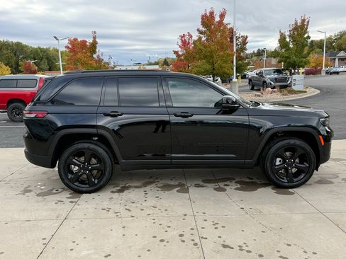 New 2025 Jeep Grand Cherokee Limited w/ Black Appearance Package image 7