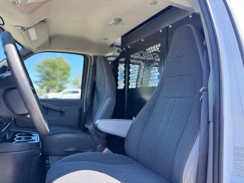 Certified 2025 GMC Savana 2500 w/ Driver Convenience Package RWD image 17