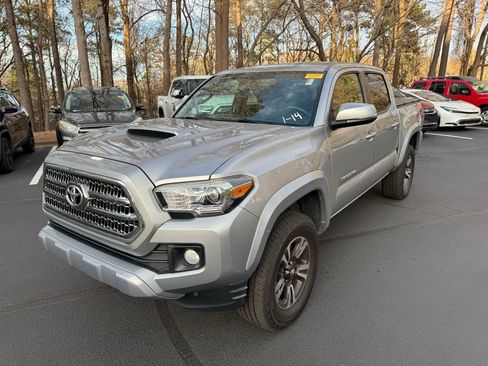 Used 2017 Toyota Tacoma TRD Sport image 13