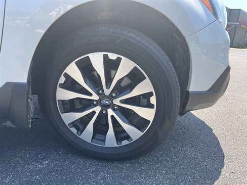 Used 2017 Subaru Outback 3.6R Limited AWD/4WD image 5