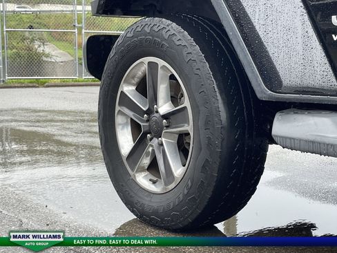 Used 2019 Jeep Wrangler Unlimited Sahara w/ Safety Group image 10