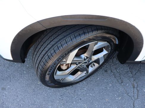 Used 2021 Hyundai Venue SEL FWD image 40