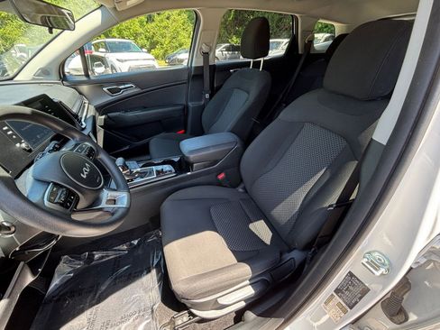 Used 2025 Kia Sportage LX FWD image 34
