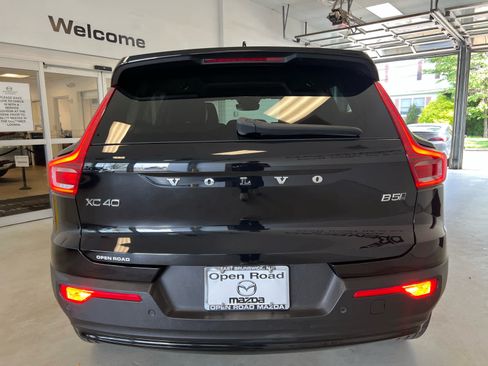 Used 2023 Volvo XC40 B5 Plus w/ Climate Package AWD/4WD image 6