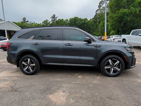 Used 2022 Kia Sorento S w/ Panoramic Sunroof Package FWD image 4