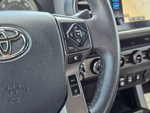 Used 2018 Toyota Tacoma TRD Off-Road AWD/4WD image 31