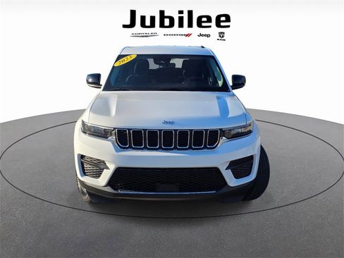 Used 2023 Jeep Grand Cherokee Laredo w/ Luxury Tech Group I image 2