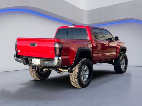 Used 2017 Toyota Tacoma TRD Off-Road image 10